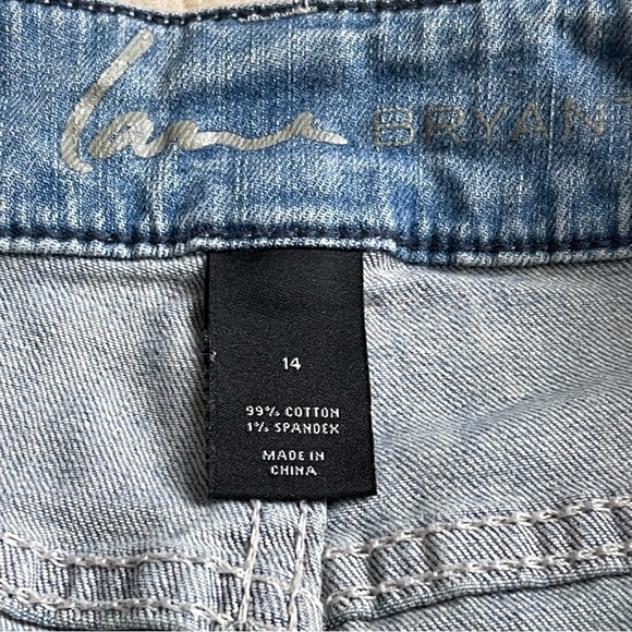 Lane Bryant Light Blue Denim Shorts Fray Raw Hem Women’s Plus Size 14 Distressed - Picture 7 of 7